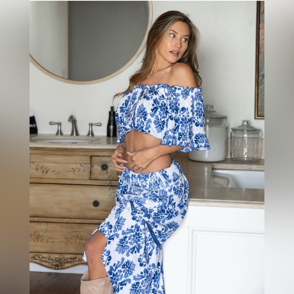 Band of the Free Off-Shoulder White Blue Floral Boho Lula Cropped Top- Small - Picture 2 of 8